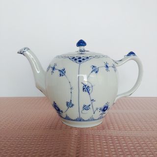 ロイヤルコペンハーゲン(ROYAL COPENHAGEN)のロイヤルコペンハーゲン　ブルーフルーテッド　ハーフレース　ティーポット(陶芸)