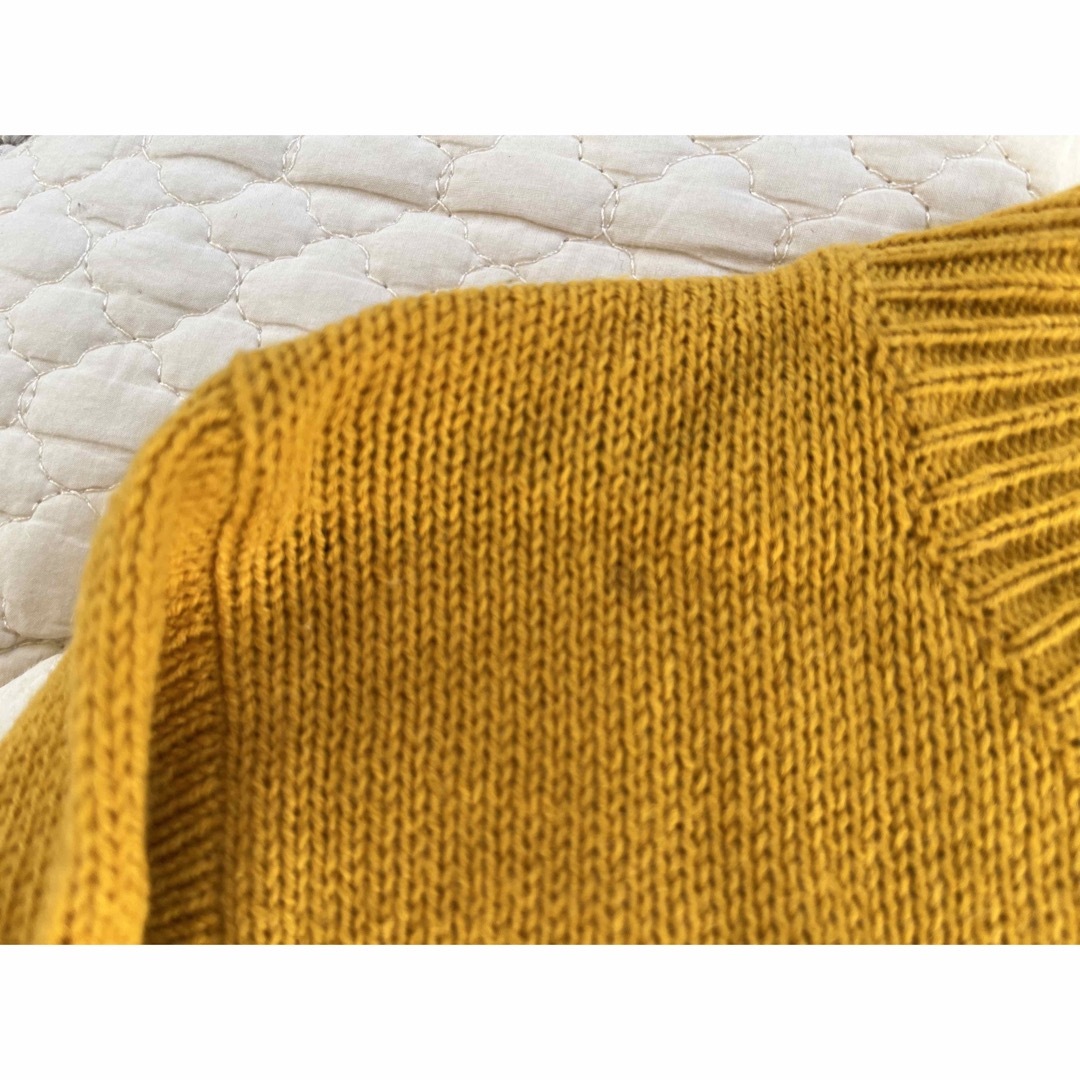 H&M(エイチアンドエム)のマスタードカラー薄手ニット レディースのトップス(ニット/セーター)の商品写真