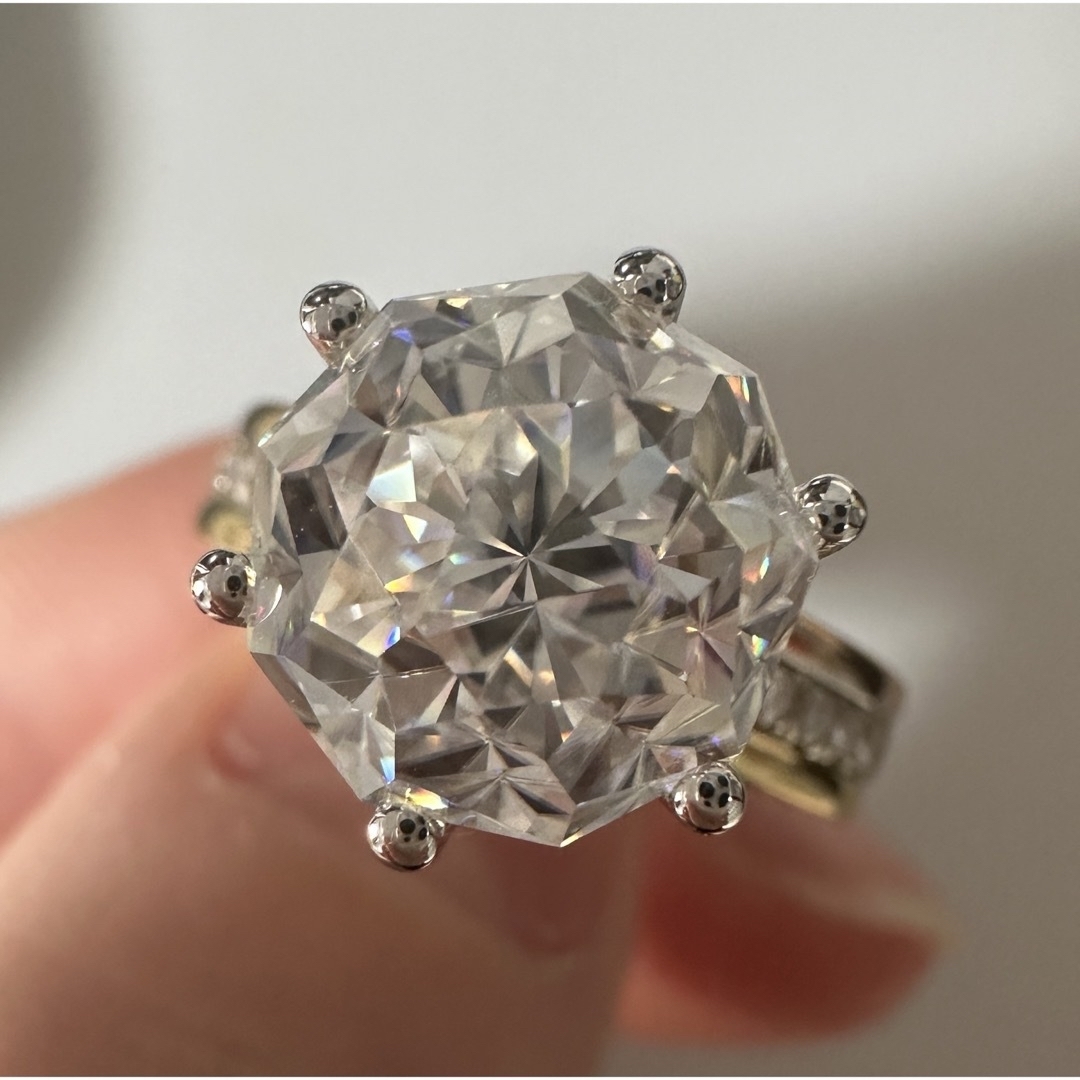 18金　ゴールド　モアサナイト　リング　指輪　5ct レディースのアクセサリー(リング(指輪))の商品写真