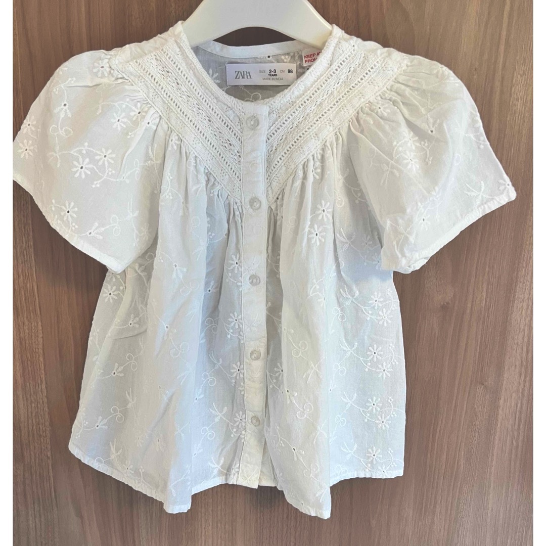 ZARA(ザラ)のZARA 半袖ブラウス 2-3years キッズ/ベビー/マタニティのキッズ服女の子用(90cm~)(ブラウス)の商品写真