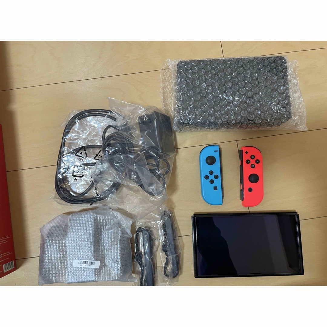 Nintendo Switch(ニンテンドースイッチ)のSwitch有機EL ソフトセット エンタメ/ホビーのゲームソフト/ゲーム機本体(家庭用ゲーム機本体)の商品写真