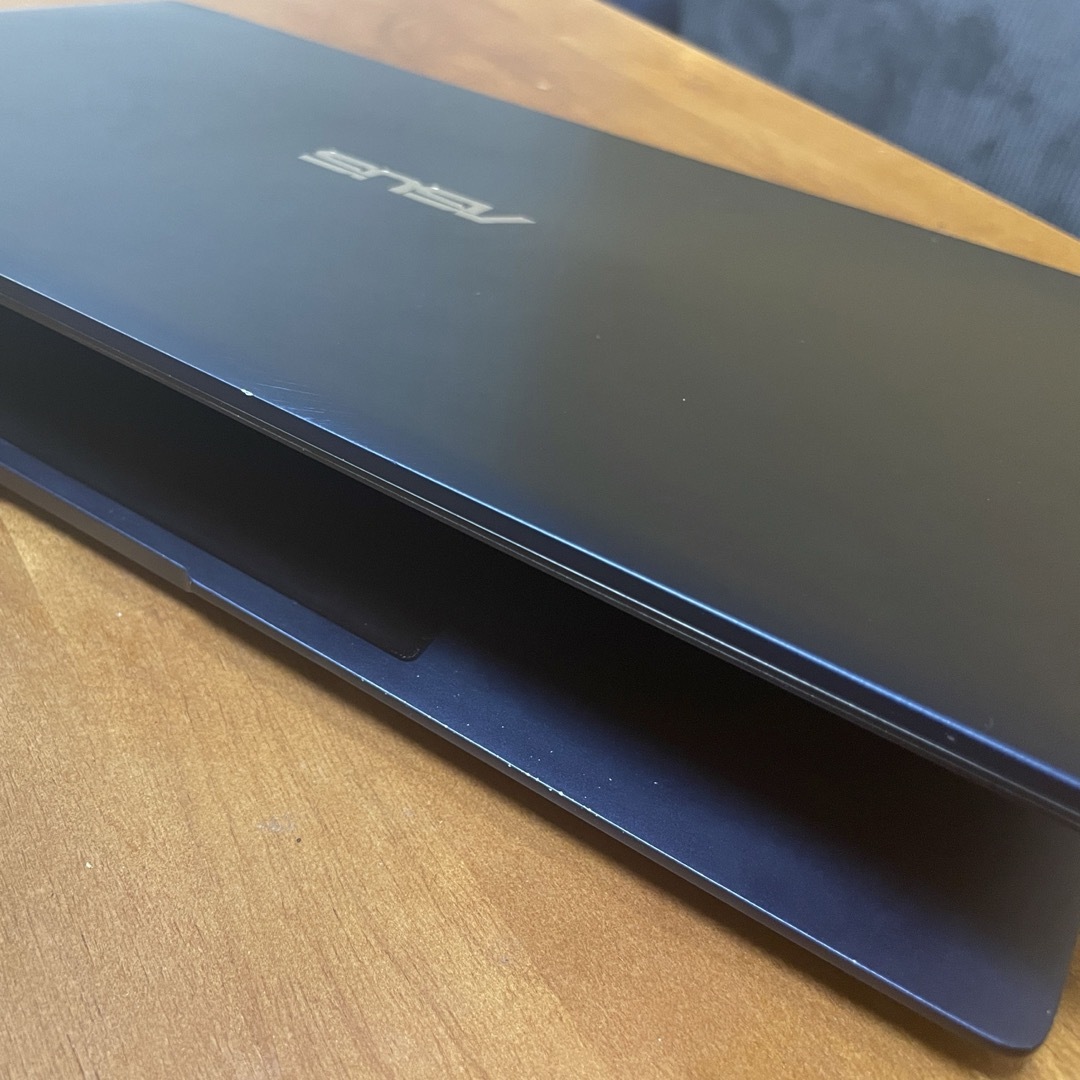 ASUS(エイスース)のASUS Zenbook 14 UX434FL(UX434FL-A6002T) スマホ/家電/カメラのPC/タブレット(ノートPC)の商品写真