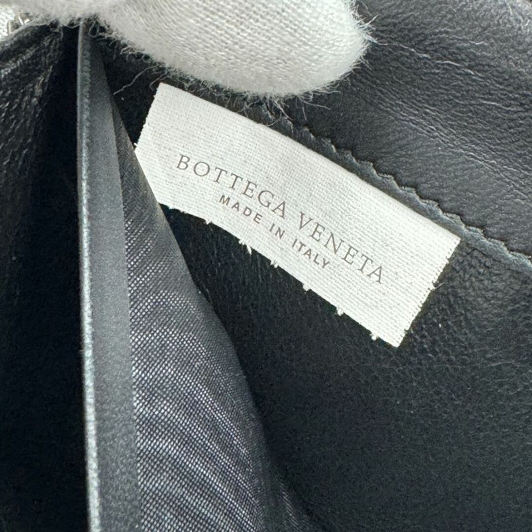 Bottega Veneta(ボッテガヴェネタ)のボッテガヴェネタ ラウンドファスナー財布 イントレチャート ブラック メンズのファッション小物(長財布)の商品写真