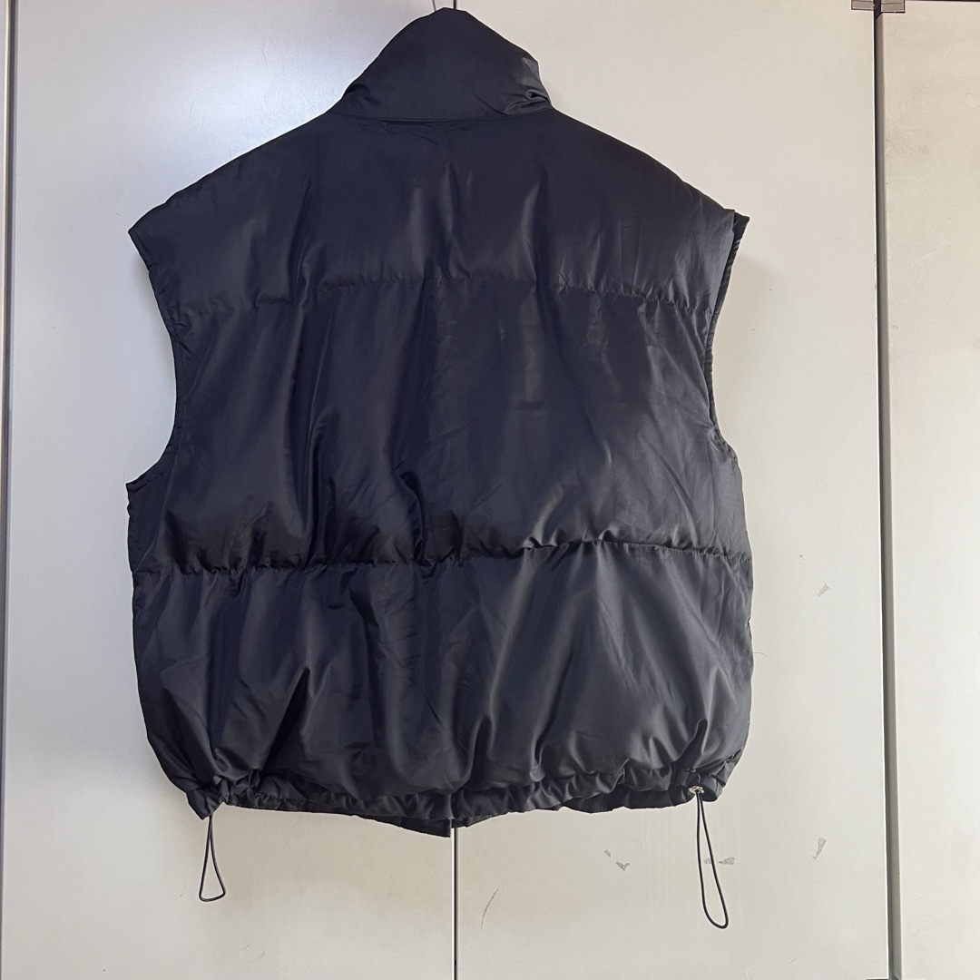 DazyClair(デイジークレア)のDAZY 中綿ビックベスト　黒　M レディースのジャケット/アウター(ダウンベスト)の商品写真