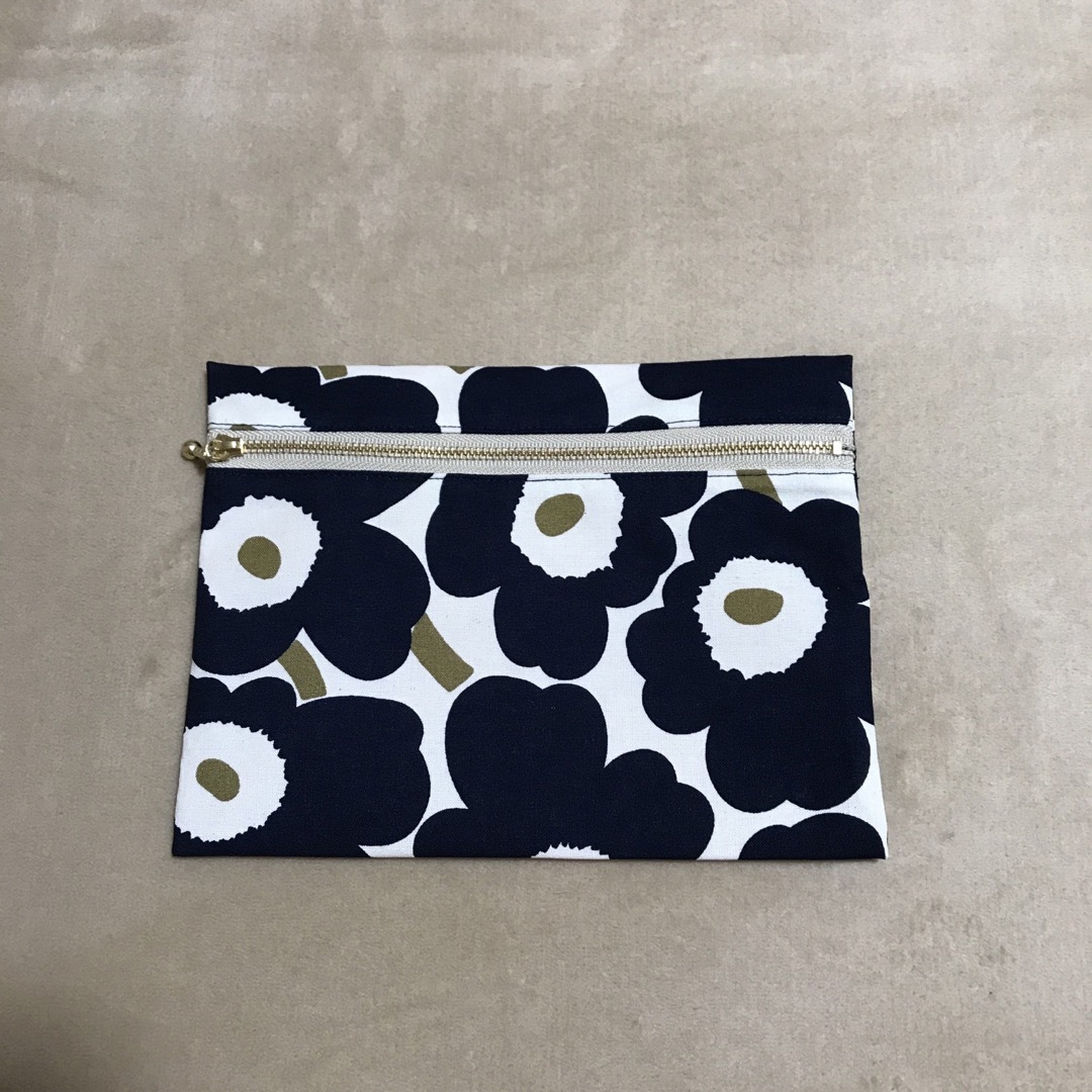 marimekko(マリメッコ)のマリメッコ    生地　ハンドメイド　ぺったんこポーチ　フラットポーチ ハンドメイドのファッション小物(ポーチ)の商品写真