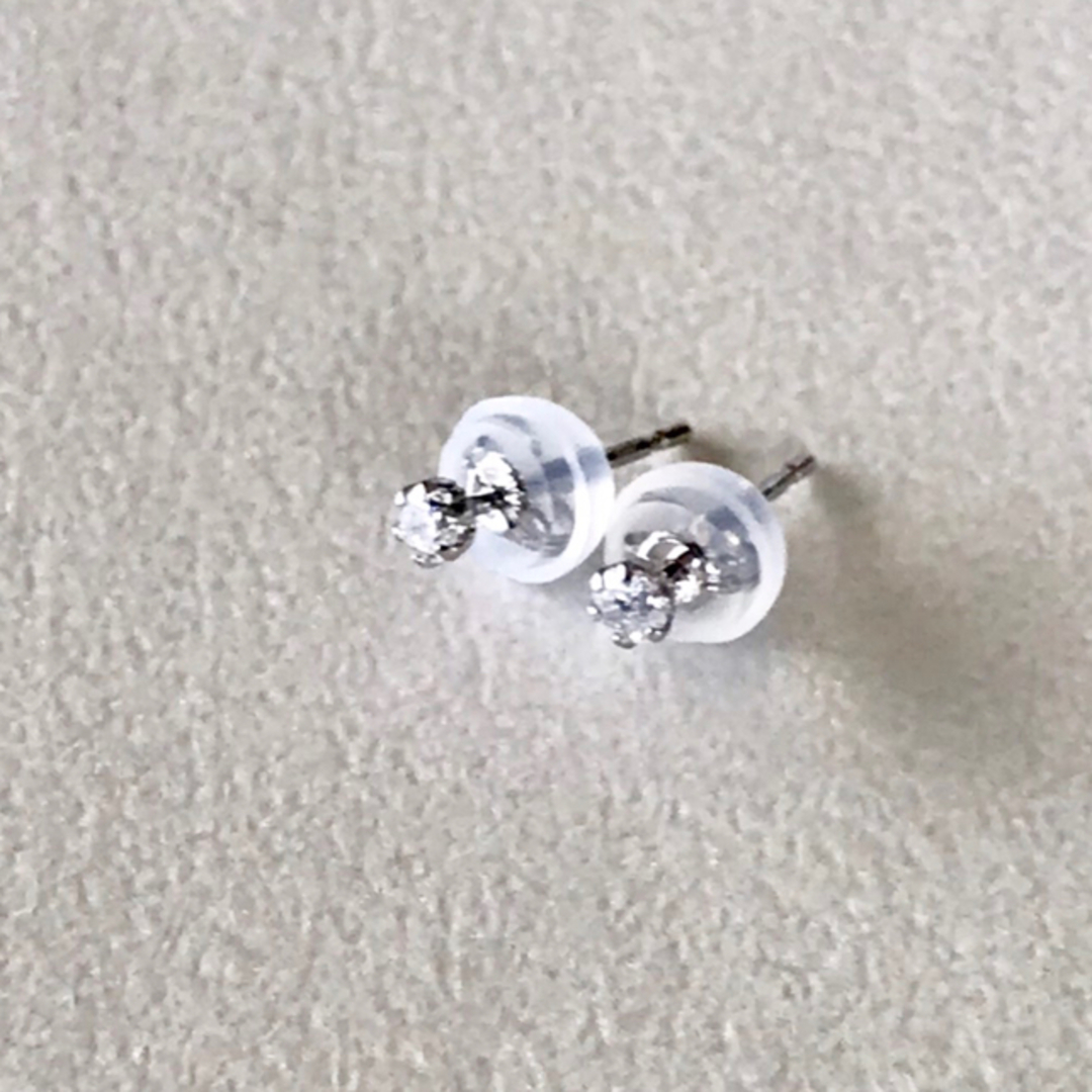 10mm太さダイヤモンドピアス　プラチナピアス 0.10ct pt900  ピアス