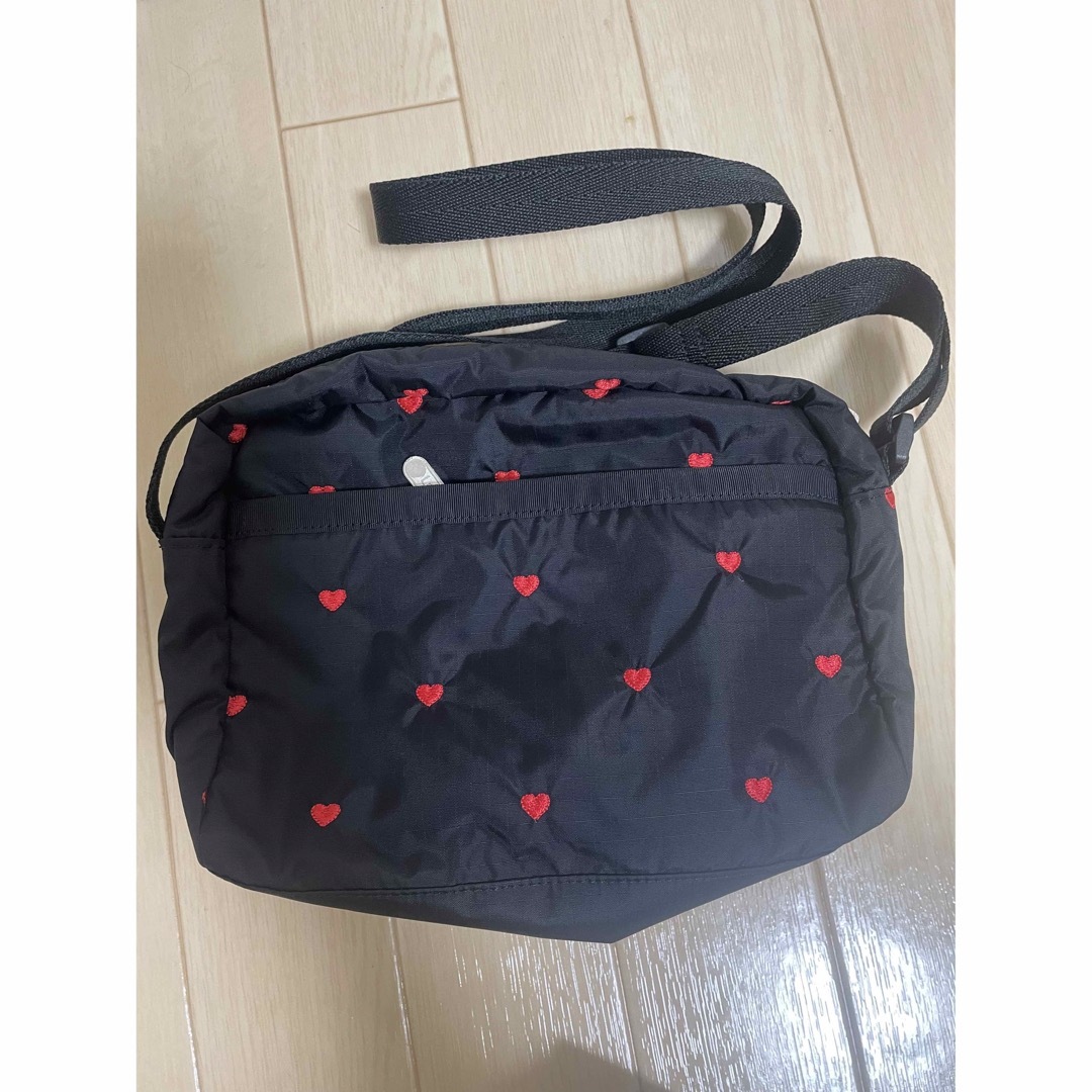 LeSportsac(レスポートサック)のレスポートサック　ショルダーバッグ　ハート　ブラック レディースのバッグ(ショルダーバッグ)の商品写真