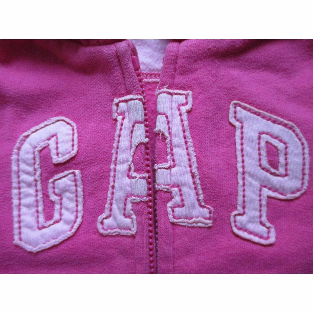 babyGAP(ベビーギャップ)のC：☆帽子おまけ☆　約８０ｃｍ　ベビーギャップ　パーカー キッズ/ベビー/マタニティのベビー服(~85cm)(トレーナー)の商品写真