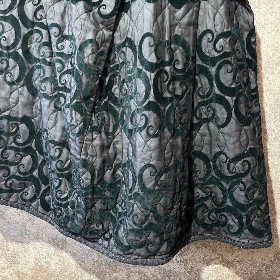 kolor(カラー)のkolor カラー 総柄 アシンメトリー スカート キルティング レディースのスカート(ひざ丈スカート)の商品写真