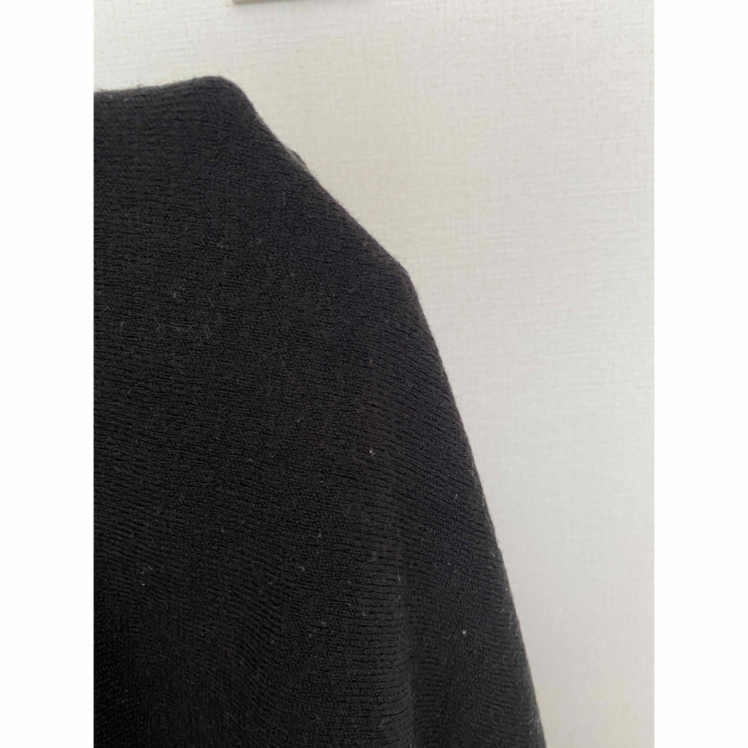 GU(ジーユー)の薄手ニット　セーター　Ｖネック　通勤着　仕事着　制服　ブラック　シンプル レディースのトップス(ニット/セーター)の商品写真