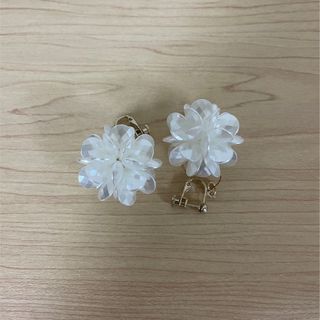 新品　ハンドメイド  ♡  フラワー　イヤリング(イヤリング)