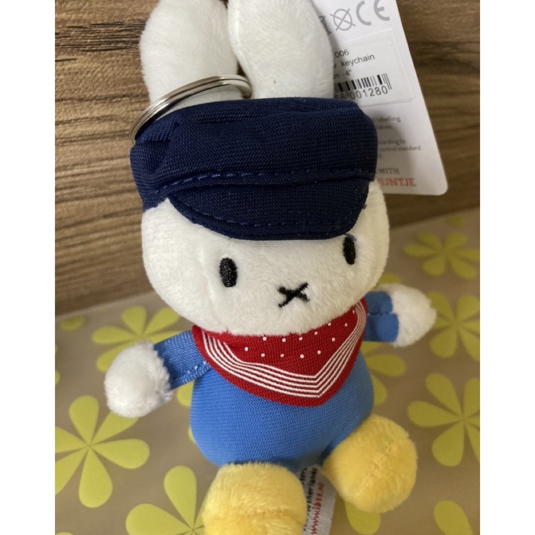 miffy(ミッフィー)の限定  ミッフィー ※ オランダ購入 帽子&スカーフ　キーリング チャーム レディースのアクセサリー(チャーム)の商品写真