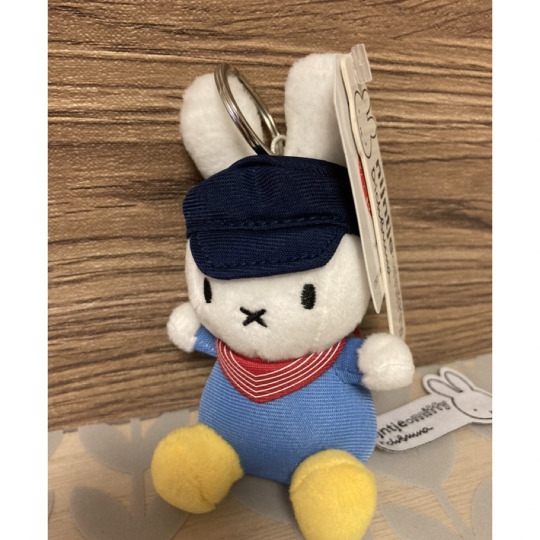 miffy(ミッフィー)の限定  ミッフィー ※ オランダ購入 帽子&スカーフ　キーリング チャーム レディースのアクセサリー(チャーム)の商品写真