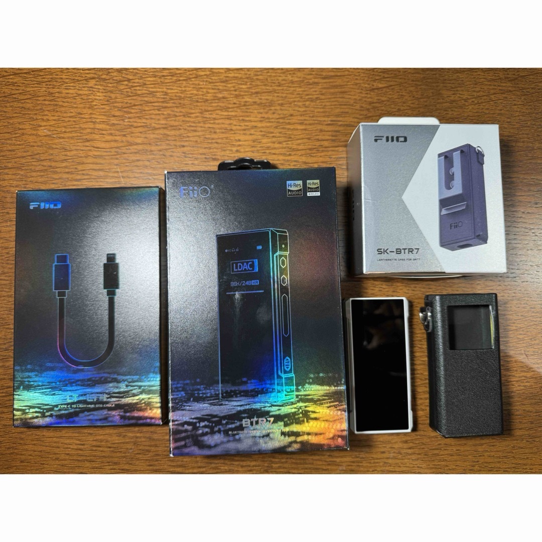 Fiio BTR7 ホワイト　Lightning変換ケーブル/レザーケース付き