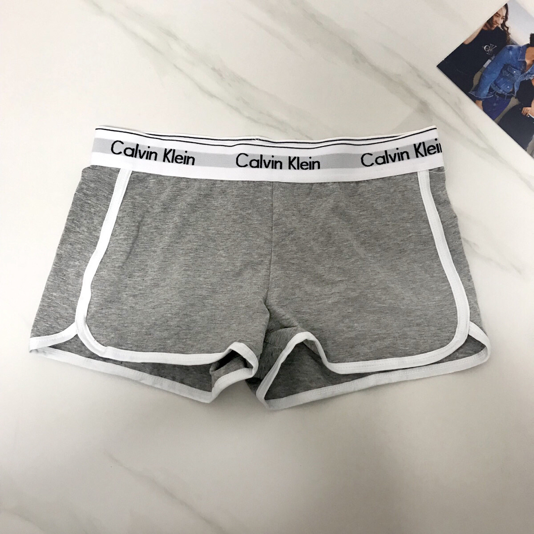 ck Calvin Klein(シーケーカルバンクライン)のカルバンクライン　ck ショートパンツ ブラック➕グレー 下着 Sサイズ レディースのパンツ(ショートパンツ)の商品写真