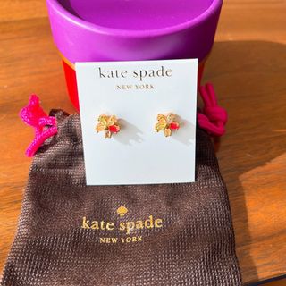 ケイトスペードニューヨーク(kate spade new york)の【ケイトスペードニューヨーク】！！新品未使用！！★★フラワービジューピアス★★(ピアス)