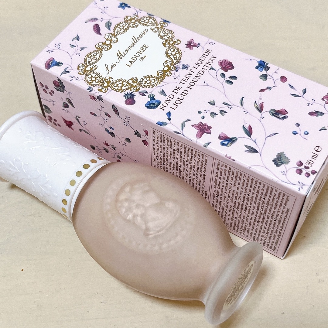 Les Merveilleuses LADUREE(レメルヴェイユーズラデュレ)のレ・メルヴェイユーズ ラデュレ リクイドファンデーション#10 30ml コスメ/美容のベースメイク/化粧品(ファンデーション)の商品写真