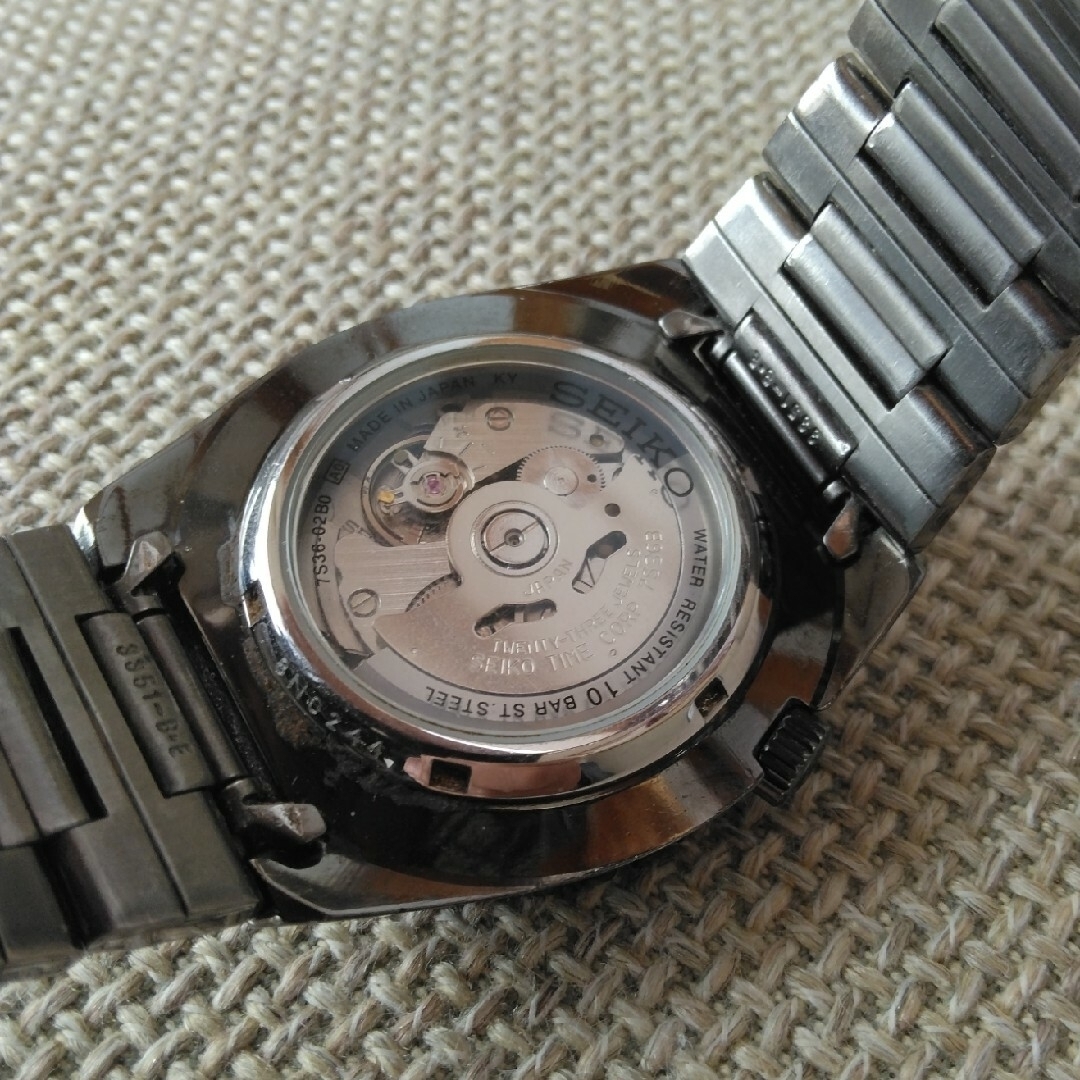 SEIKO 5 SPORTS ラウンド デイデイト 裏スケルトン 自動巻き SEIKO 5 SPORTS ラウンド デイデイト 裏スケルトン 自動巻き