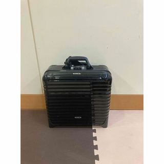 リモワ(RIMOWA)のRIMOWAキャリーバッグ 黒 機内持ち込み可能(トラベルバッグ/スーツケース)