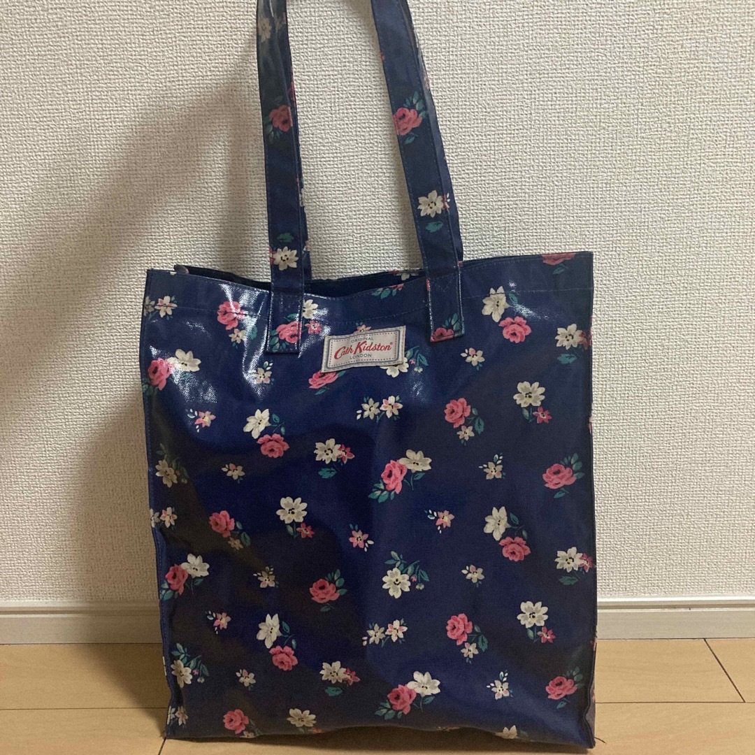 Cath Kidston(キャスキッドソン)のキャスキッドソン　トートバッグ　花柄 レディースのバッグ(トートバッグ)の商品写真