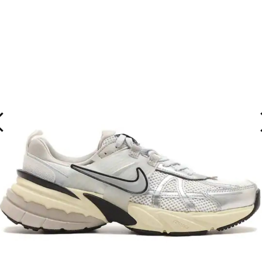 NIKE(ナイキ)のNIKE W V2K RUN SUMMIT METALLIC SILVER 24 レディースの靴/シューズ(スニーカー)の商品写真