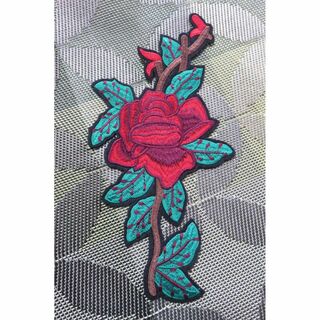大型■ 新品HQ赤薔薇緑葉◆芸術ROSE　バラ　綺麗ばら　アート刺繍ワッペン激渋(各種パーツ)
