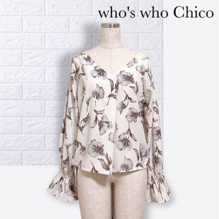 フーズフーチコ(who's who Chico)のフーズフーチコ 花柄 Ｖネック キャンディ 袖 ブラウス(シャツ/ブラウス(長袖/七分))