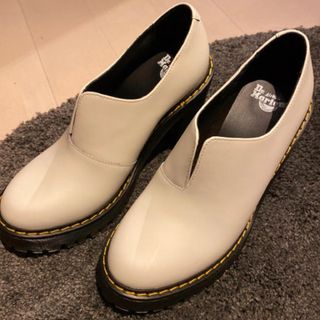 ドクターマーチン(Dr.Martens)のDr Martens  ホワイトヒールパンプス24cm(ハイヒール/パンプス)