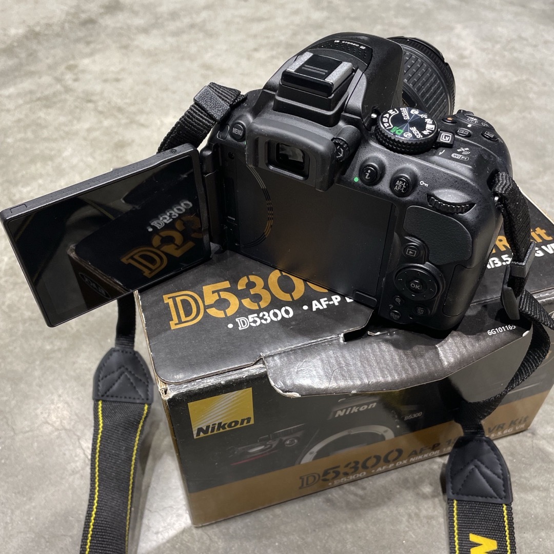 Nikon(ニコン)のニコン　デジカメ　D5300 スマホ/家電/カメラのカメラ(デジタル一眼)の商品写真