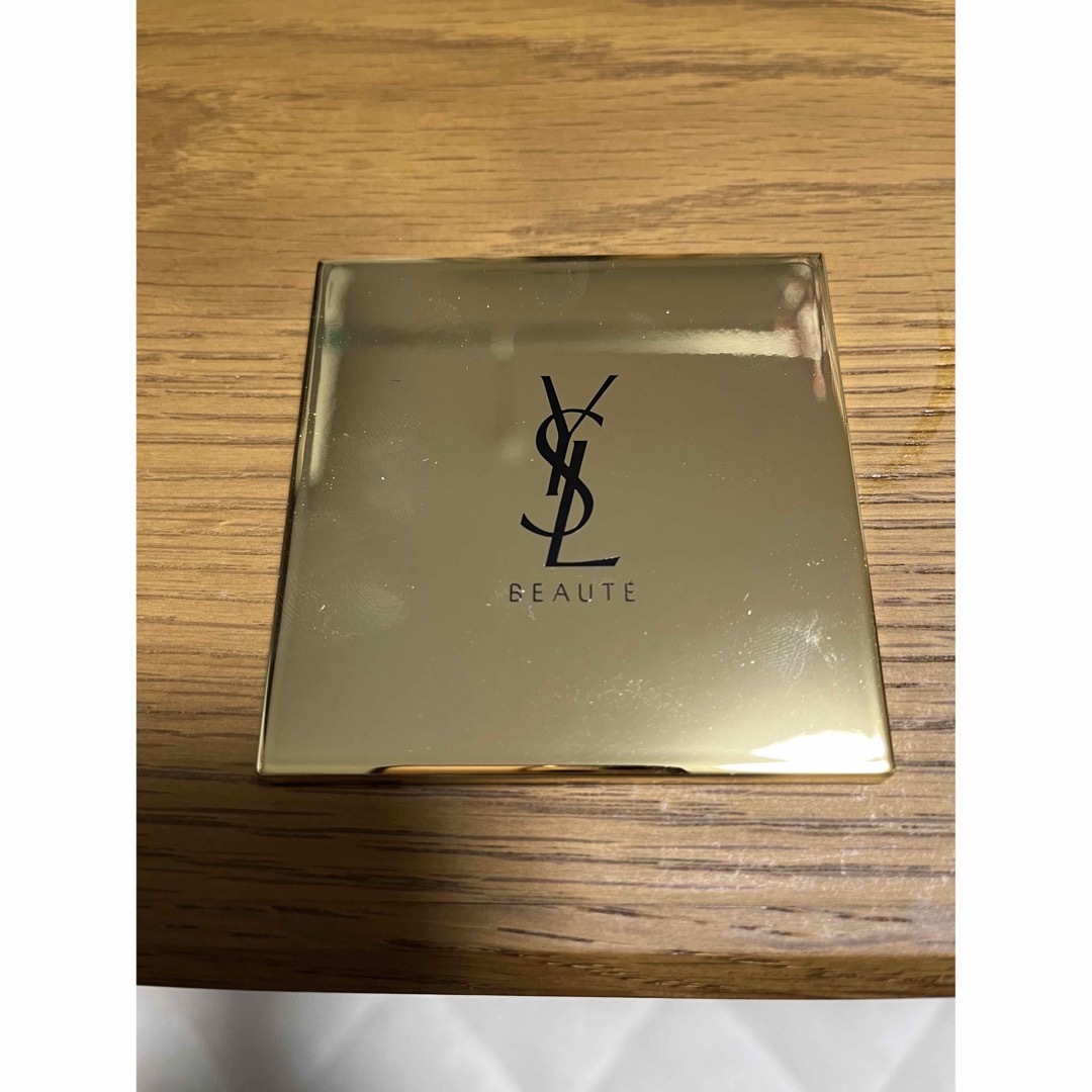 Yves Saint Laurent(イヴサンローラン)のイヴ・サンローラン　鏡 レディースのファッション小物(ミラー)の商品写真