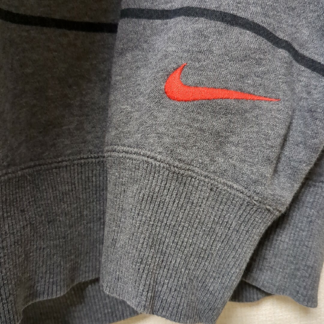 NIKE(ナイキ)の【NIKE】グレー　ボーダー　トレーナー　140cm キッズ/ベビー/マタニティのキッズ服男の子用(90cm~)(Tシャツ/カットソー)の商品写真