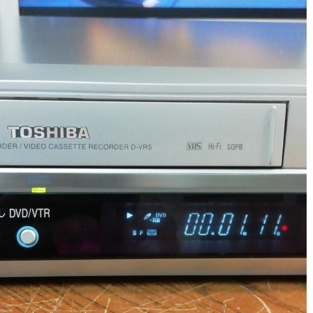 東芝(トウシバ)のTOSHIBA VHS/DVDレコーダー【D-VR5】 スマホ/家電/カメラのテレビ/映像機器(DVDレコーダー)の商品写真