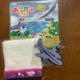 エーエヌエー(ゼンニッポンクウユ)(ANA(全日本空輸))のANA 非売品　反射キーホルダーと折り紙、JAL 今治タオル(キーホルダー)