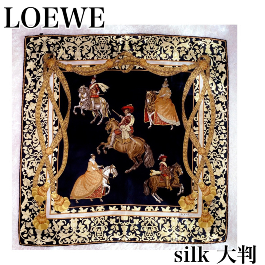 LOEWE(ロエベ)の正規品 美品✨大判 ロエベ LOEWE スカーフ シルクブラック ゴールド 騎士 レディースのファッション小物(バンダナ/スカーフ)の商品写真