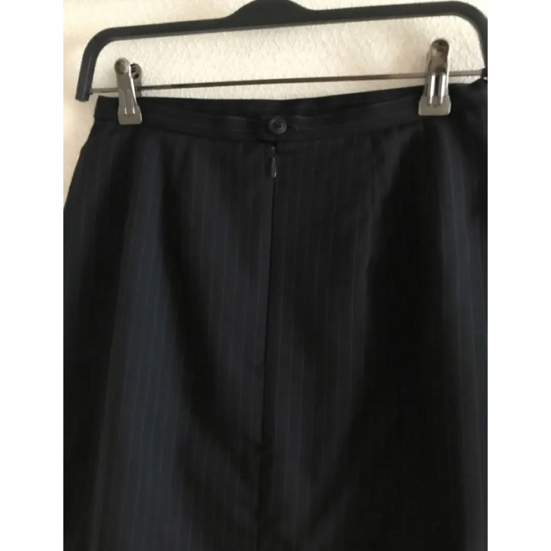 J.PRESS(ジェイプレス)の美品 オンワードJ.PRESS 紺ストライプ スーツ  毛  100％  日本製 レディースのフォーマル/ドレス(スーツ)の商品写真