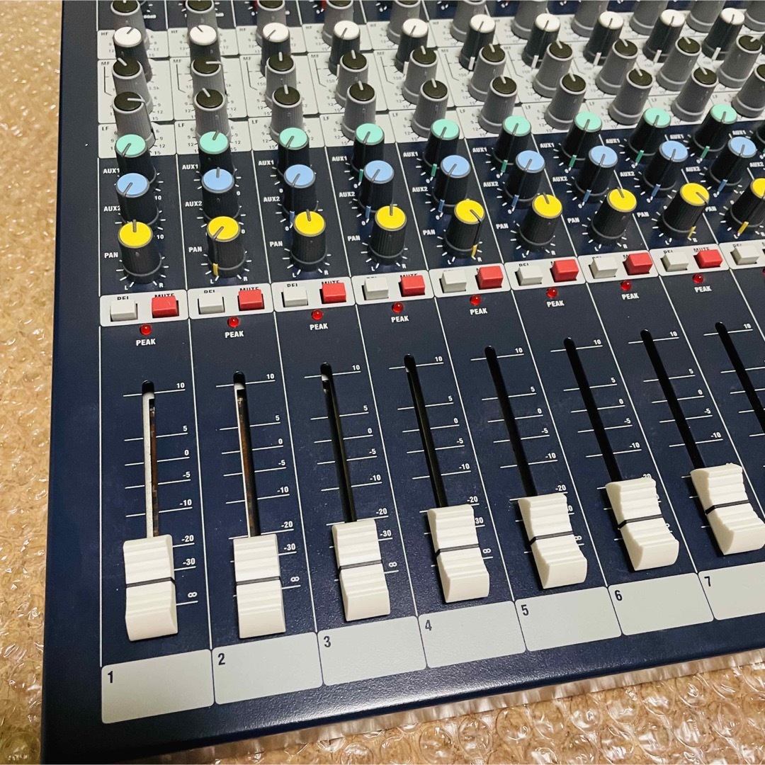 Soundcraft サウンドクラフト  EPM12 アナログミキサー