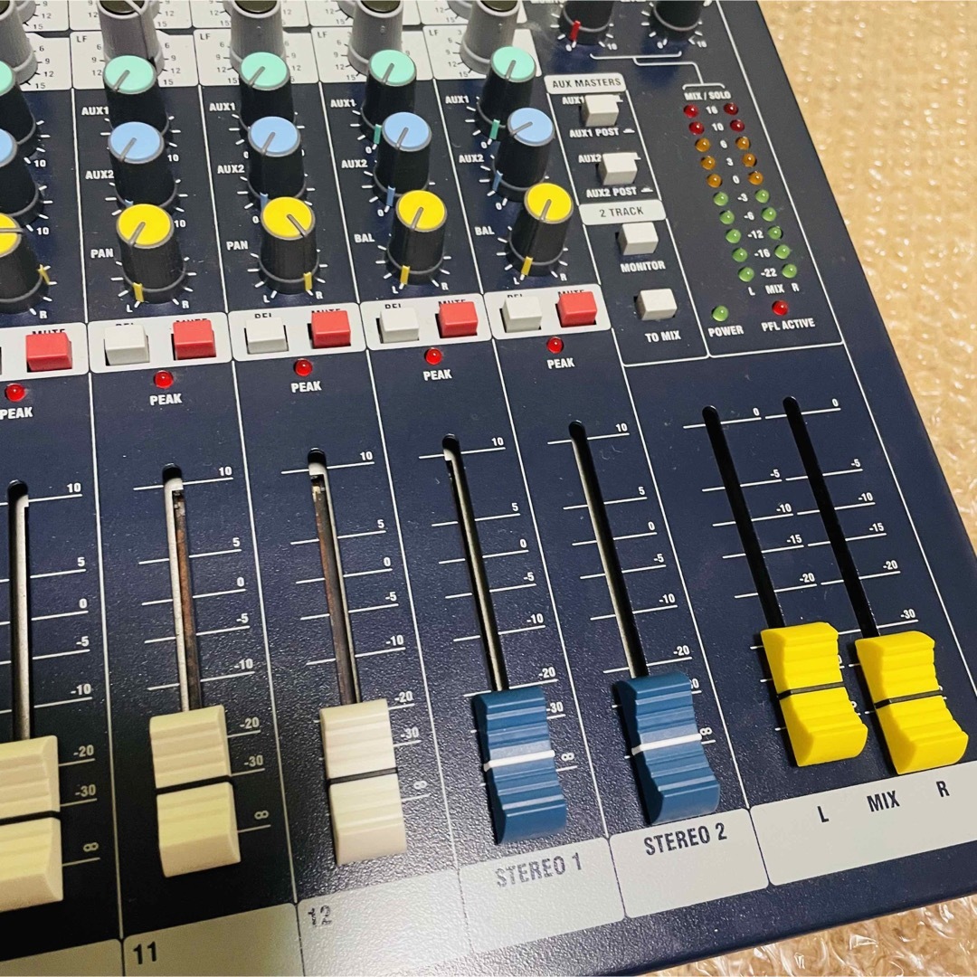 Soundcraft サウンドクラフト  EPM12 アナログミキサー