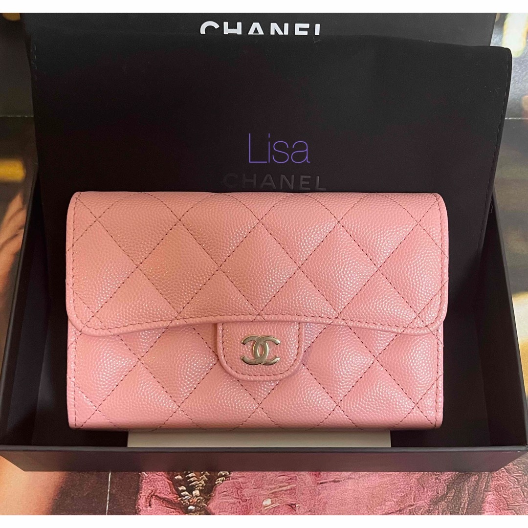 CHANEL(シャネル)の新品未使用♡CHANEL シャネル　クラシック　フラップ ウォレット  中財布 レディースのファッション小物(財布)の商品写真