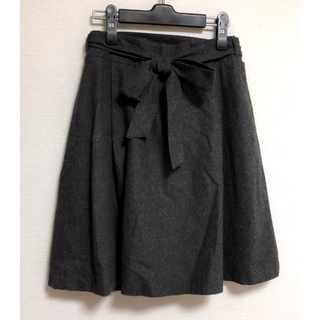 シューラルー(SHOO・LA・RUE)のSHOO・LA・RUE 秋冬用 前リボンスカート(ひざ丈スカート)