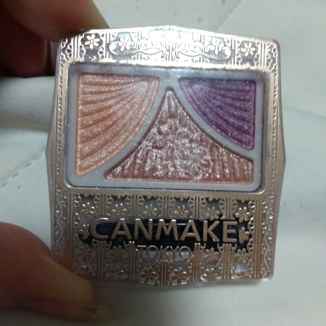 CANMAKE(キャンメイク)のCM ジューシーピュアアイズ15 コスメ/美容のベースメイク/化粧品(アイシャドウ)の商品写真