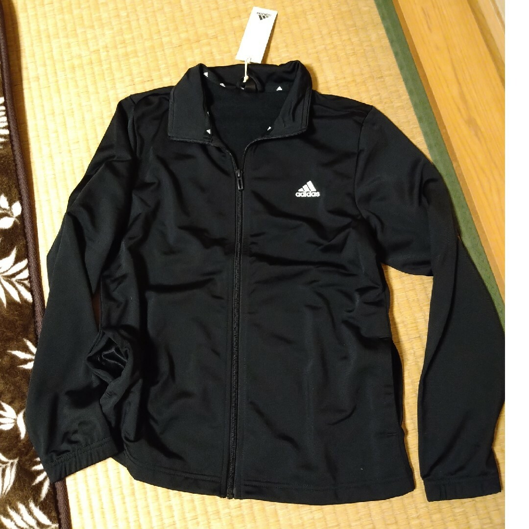 adidas(アディダス)のアディダス　ビッグロゴ　新品タグ付き　上下トラックスーツ　160 キッズ/ベビー/マタニティのキッズ服男の子用(90cm~)(その他)の商品写真