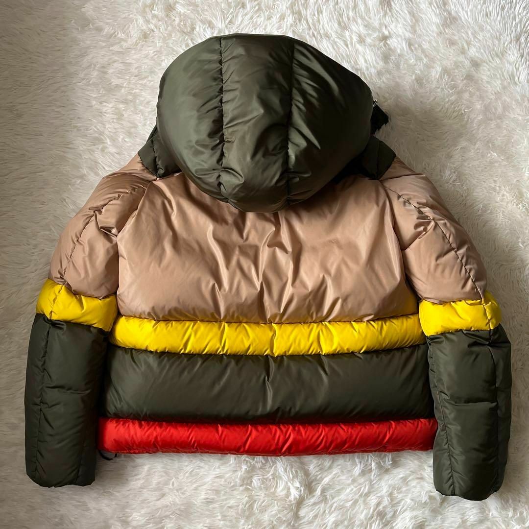 MONCLER(モンクレール)の【激レア】モンクレール ダウンジャケットMARITSA Mロゴ マルチカラー レディースのジャケット/アウター(ダウンジャケット)の商品写真