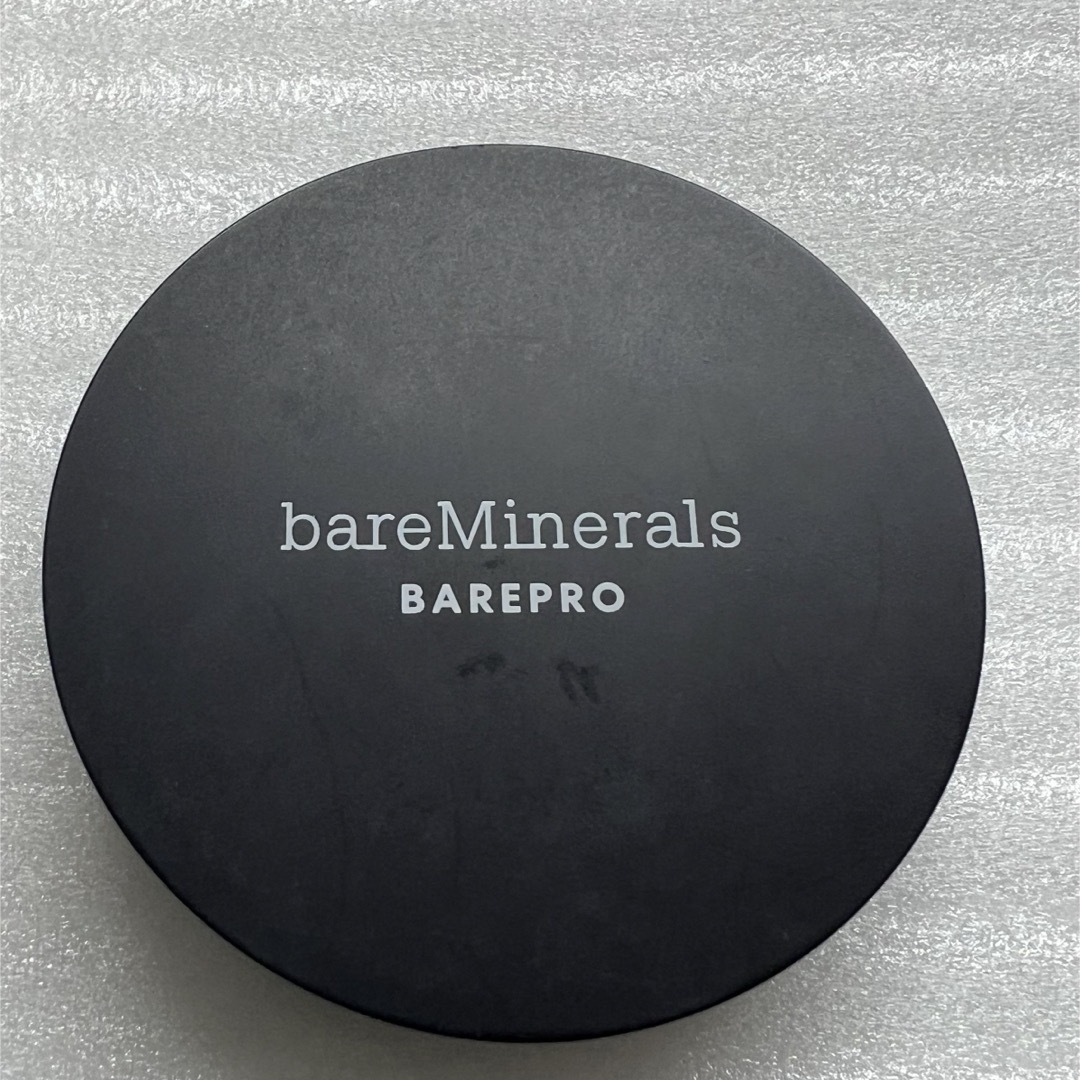 bareMinerals(ベアミネラル)の【中古】ベアミネラル　ベアプロ　16HR パウダーファンデーション コスメ/美容のベースメイク/化粧品(ファンデーション)の商品写真