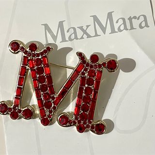 マックスマーラ(Max Mara)のMax mara クリスタルのブローチ レッド　ポーチなし(ブローチ/コサージュ)