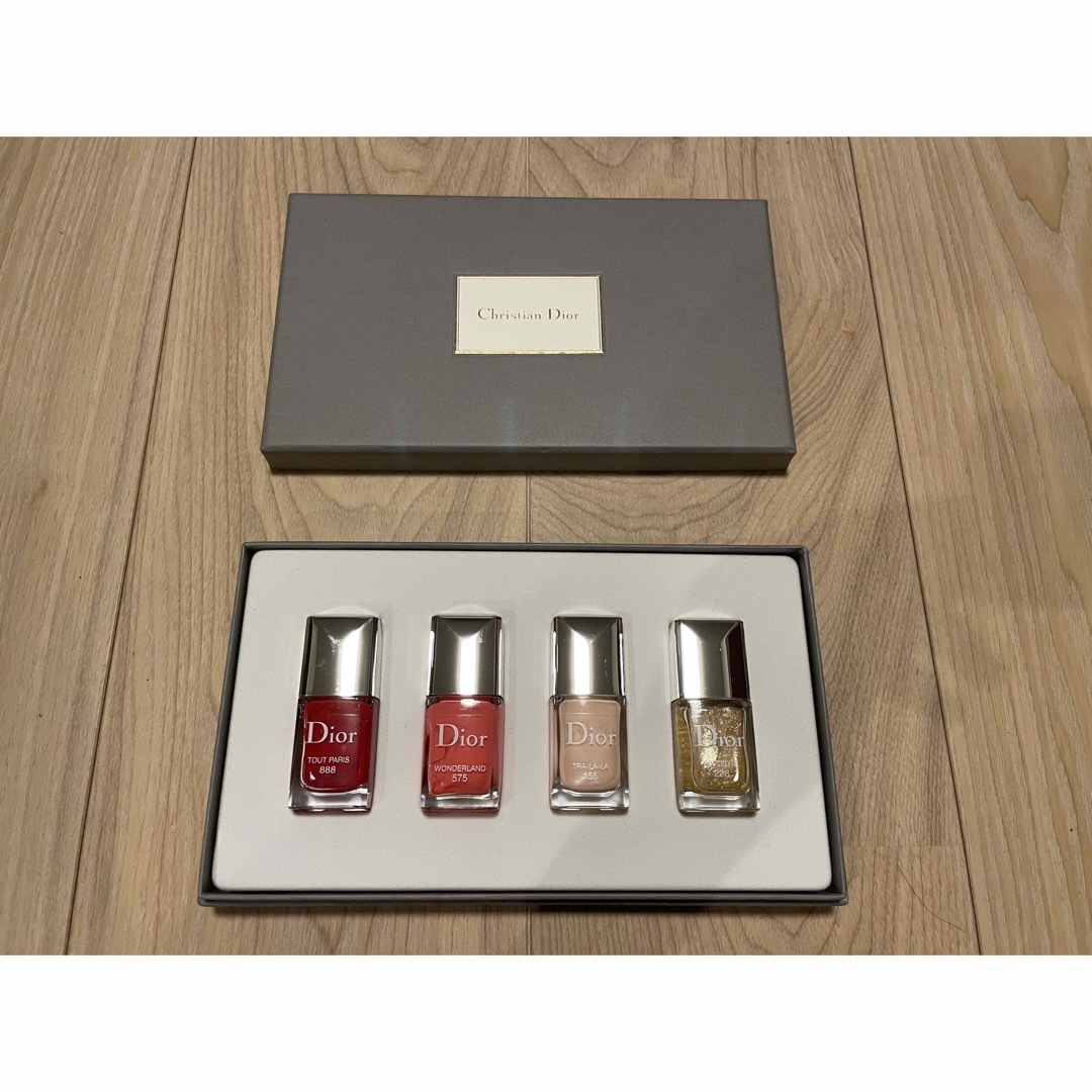 Dior(ディオール)の【未使用】Dior VERNIS 4色ボックス コスメ/美容のネイル(マニキュア)の商品写真