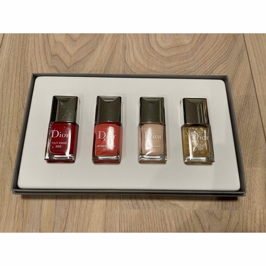 Dior(ディオール)の【未使用】Dior VERNIS 4色ボックス コスメ/美容のネイル(マニキュア)の商品写真