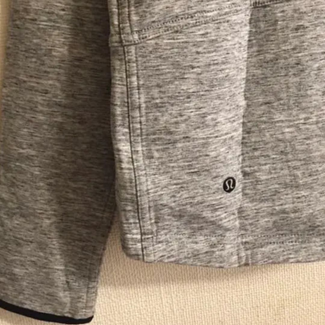 lululemon(ルルレモン)のルルレモン　ジャケット　6  lululemon  レディースのトップス(パーカー)の商品写真