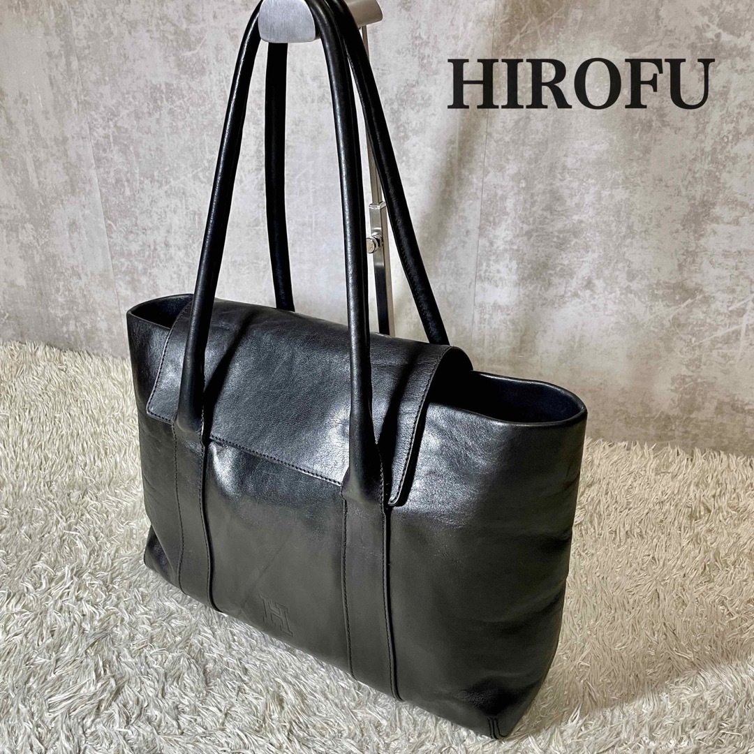 美品 HIROFU ヒロフ トートバッグ 型押しロゴ 肩がけ A4 ブラックの