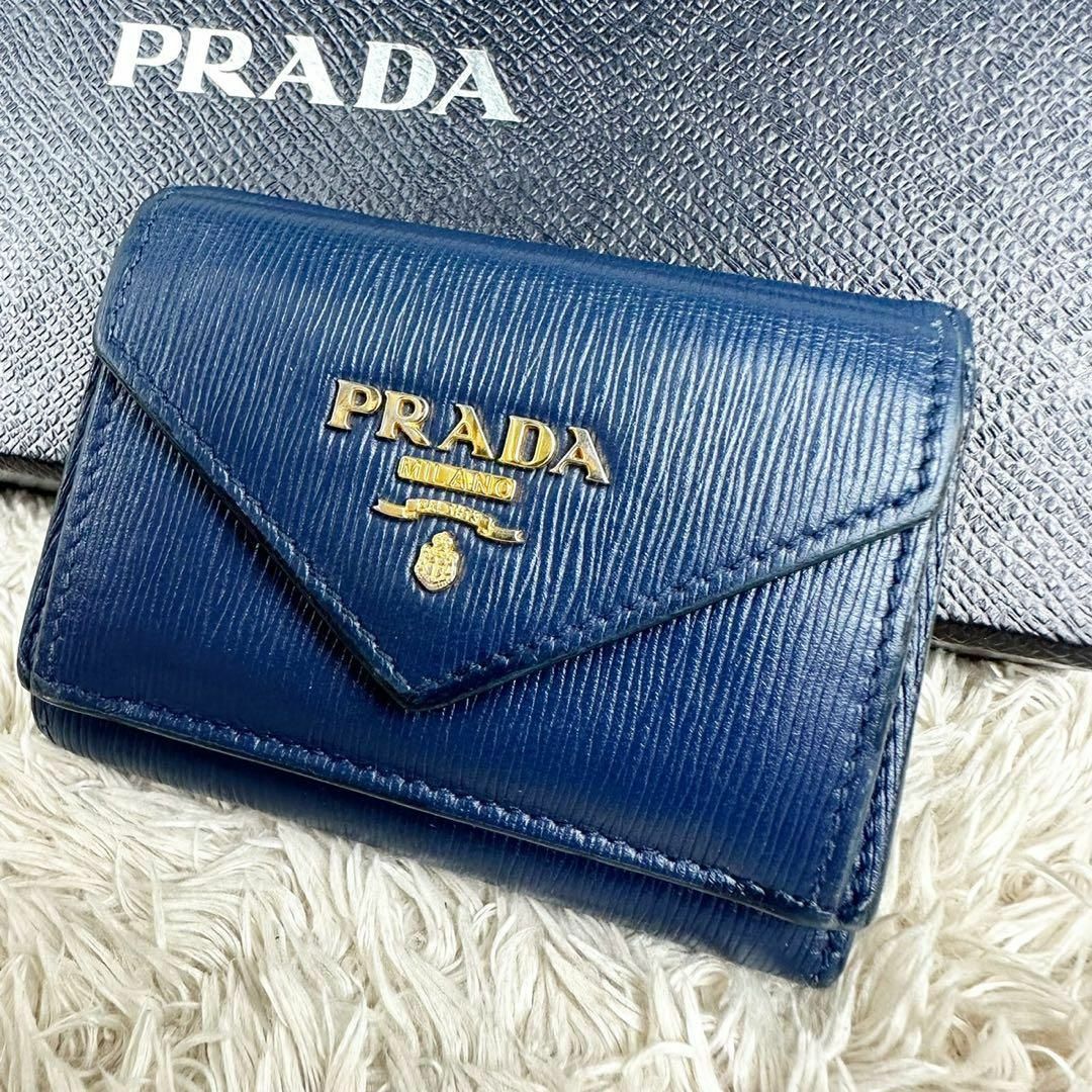 PRADA - 【人気】プラダ 三つ折り財布 ブルー ネイビー ゴールドロゴ
