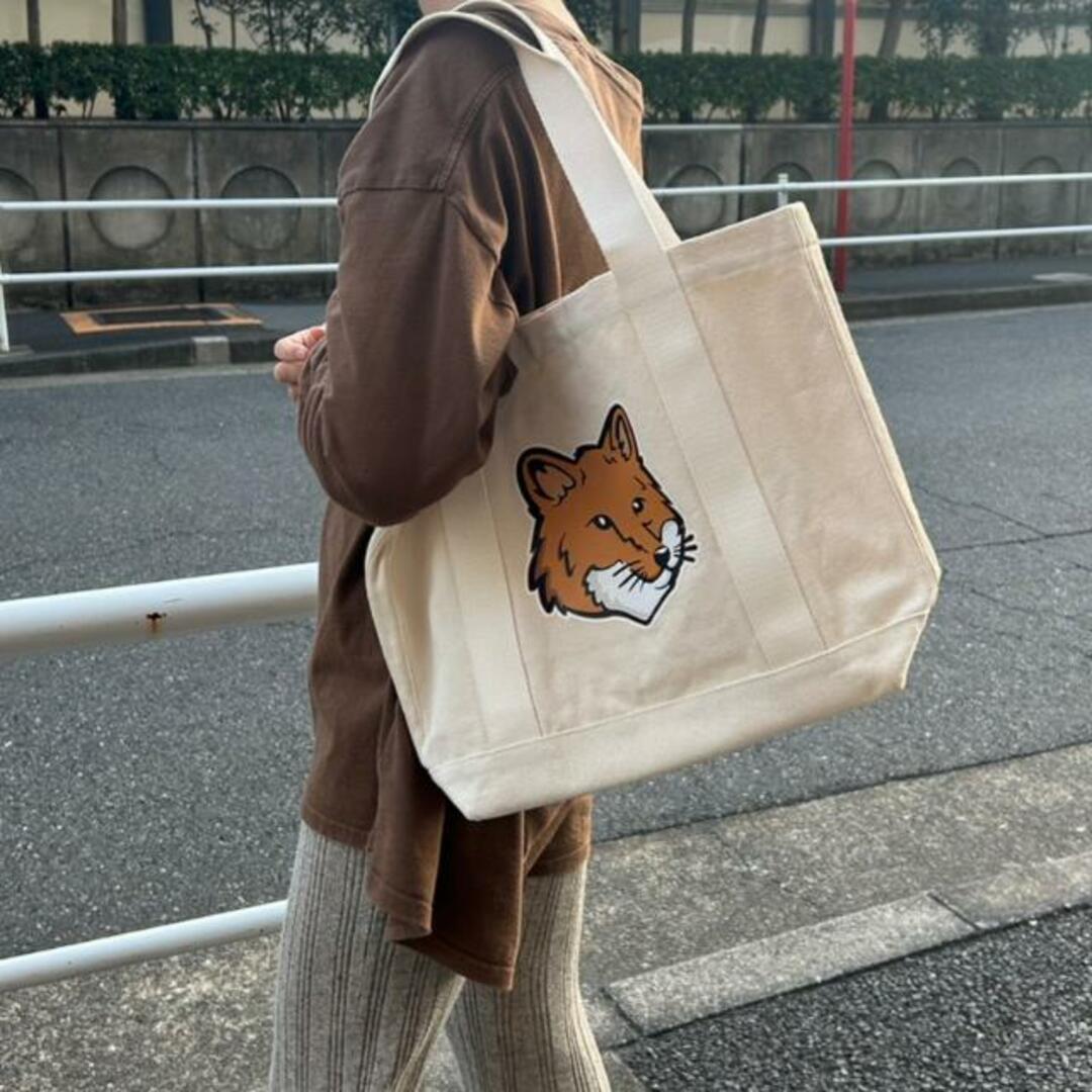 MAISON KITSUNE'(メゾンキツネ)のMaison Kitsune(メゾン キツネ) LW05101WW0050 メゾン キツネ フォックスヘッド トート バッグ Ecru レディースのバッグ(トートバッグ)の商品写真